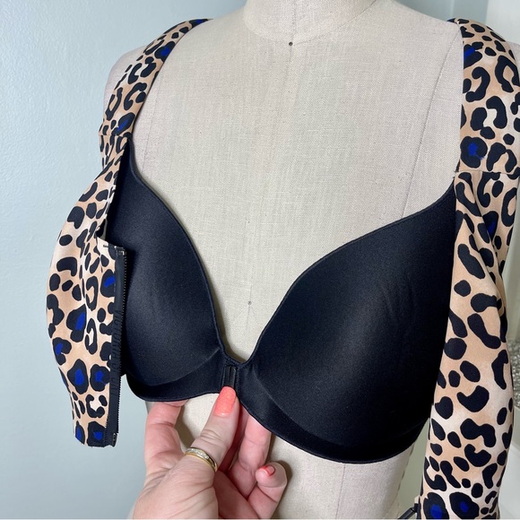 Victoria's Secret Incredible Knockout Ultra Max Front-Close Lightly Padded Bra - Picture 9 of 11